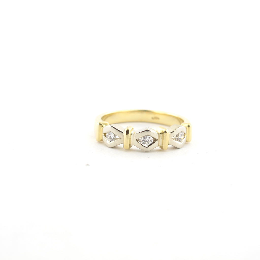 18ct yellow gold 3 stone diamond set ring